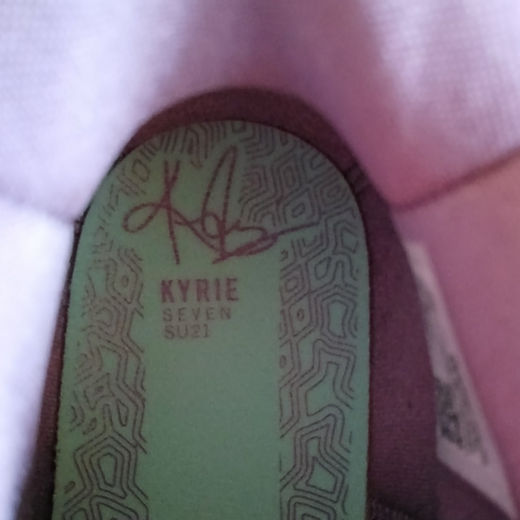 Nike Kyrie 7 (GS) Daybreak/Citron Pulse Aube/Citron Pulsation - Size 7Y - Picture 4 of 5